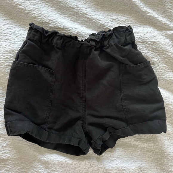 Aritzia Wilfred Free Black Harulia Short - Size Small - Picture 4 of 7
